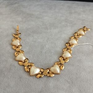 Elegant Gold and Cream Heart Bracelet